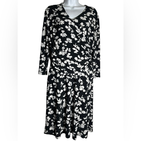 Ralph Lauren Dresses & Skirts - Ralph Lauren dress size 14‎ stunning black and white floral dress PERFECT 🖤🤍🖤